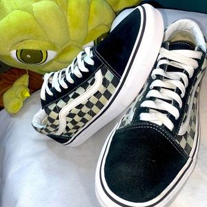 VAN'S -Size 9.5-Men's/Women's Size-11-VANS Sk8-Checkerboard -Unisex black/white